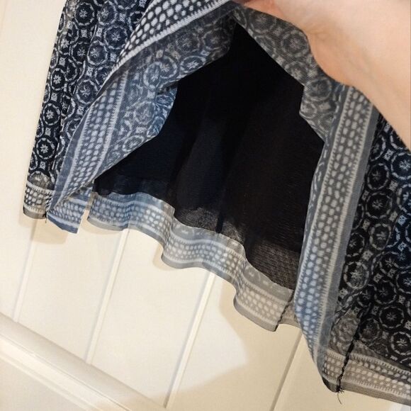 Max Studio Women's Size 1X Black and White Print Sheer Blouse Top - Picture 8 of 9